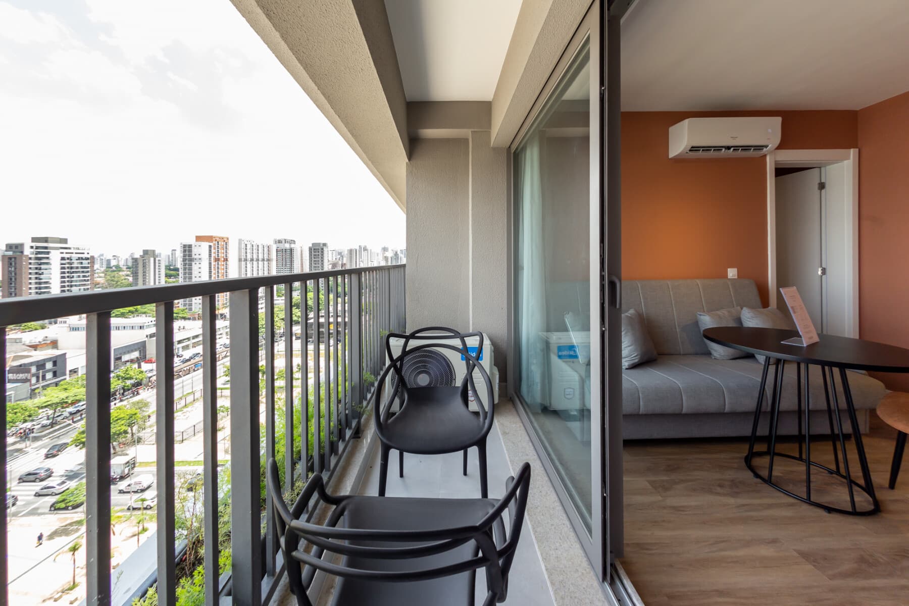 Apto 1 Dorm Casal com Sofá Cama - Charlie For You Moema
